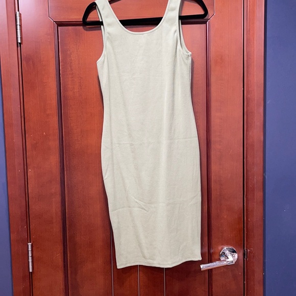 Dress - Picture 1 of 2